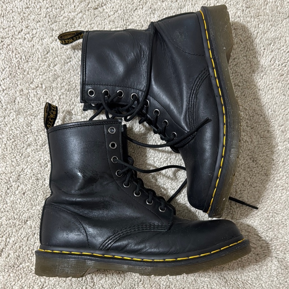 Dr. Martens 1460 smooth leather lace up Black Combat Boots size 8